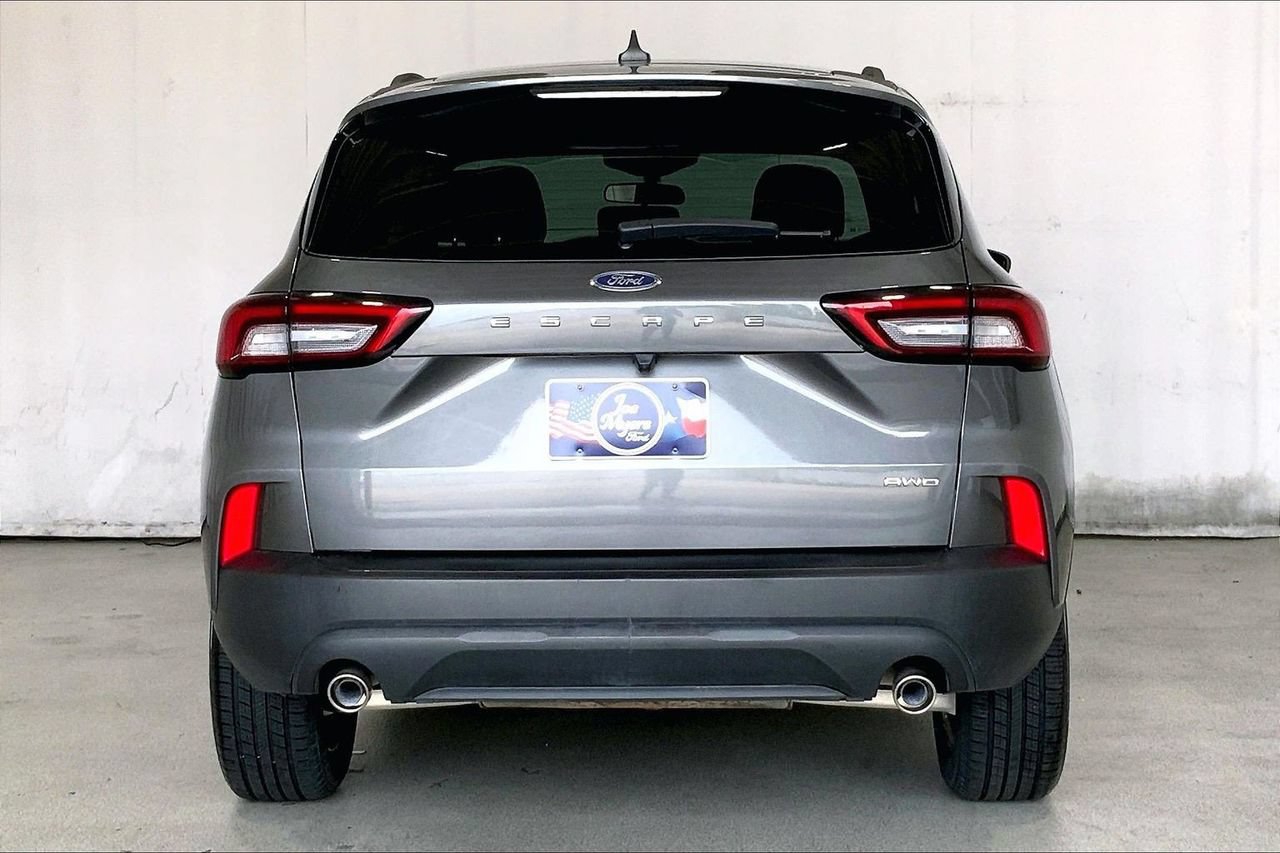 Certified 2025 Ford Escape ST-Line Select AWD/4WD image 3
