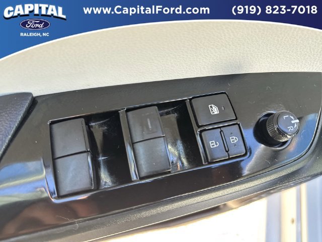 Used 2022 Toyota Prius Limited FWD image 21