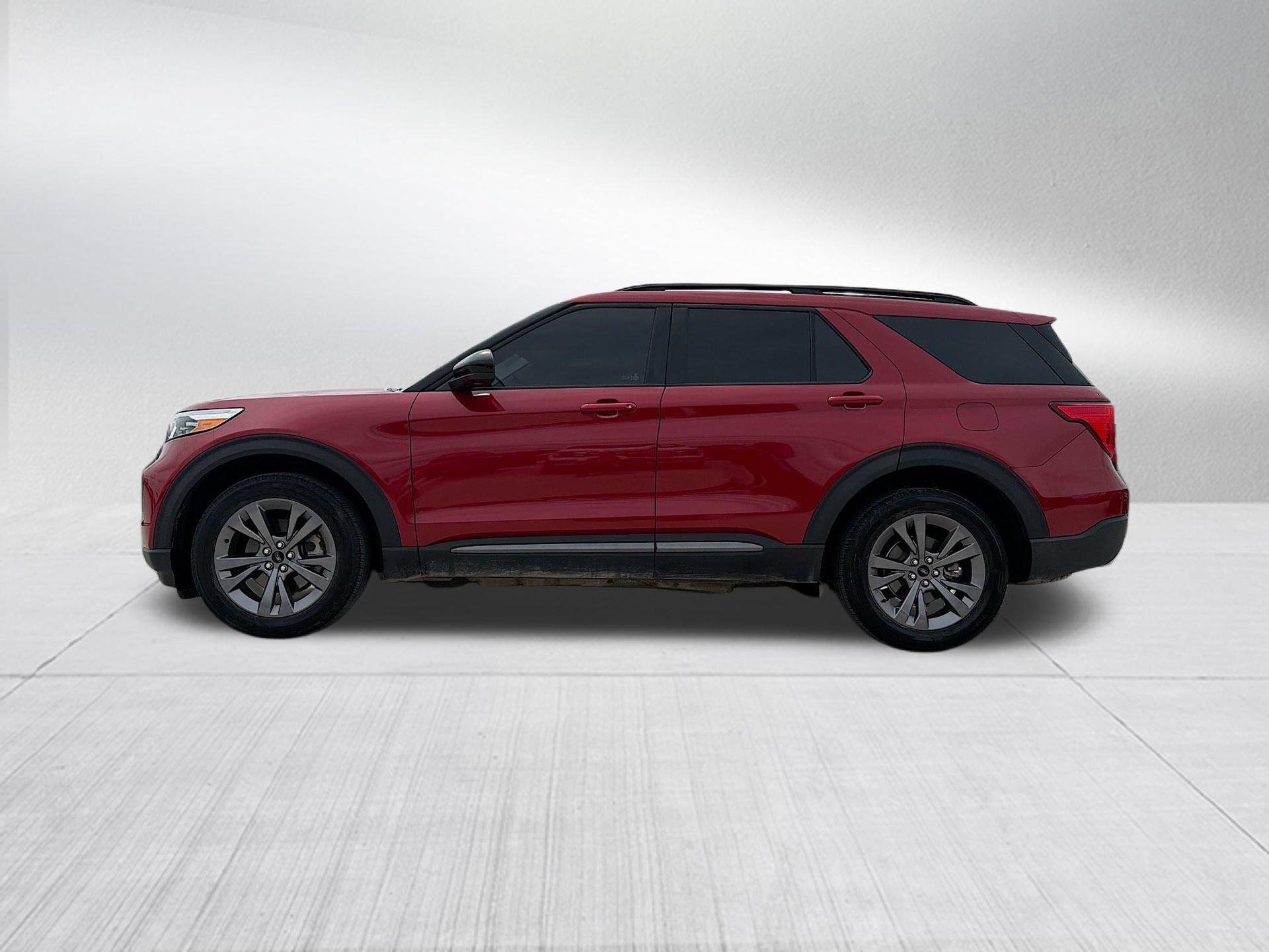 Certified 2022 Ford Explorer XLT w/ Equipment Group 202A AWD/4WD image 11