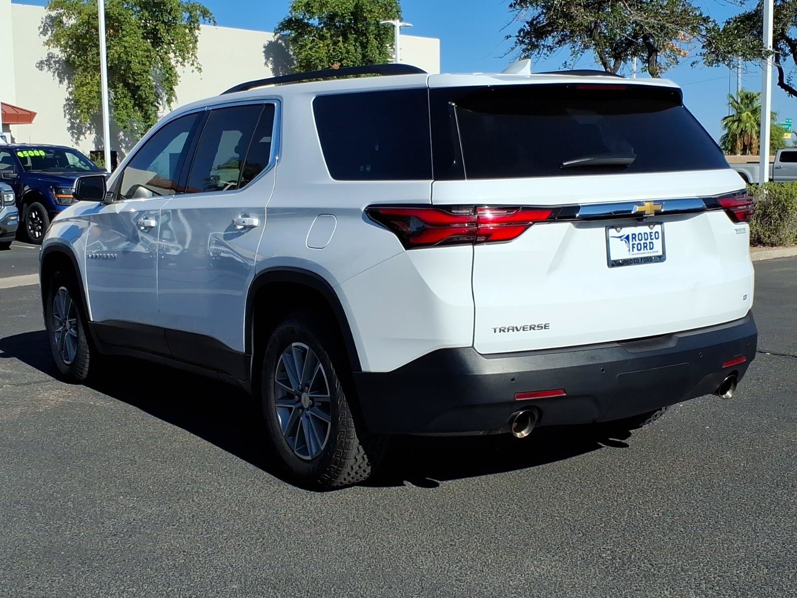 Used 2023 Chevrolet Traverse LT FWD image 3