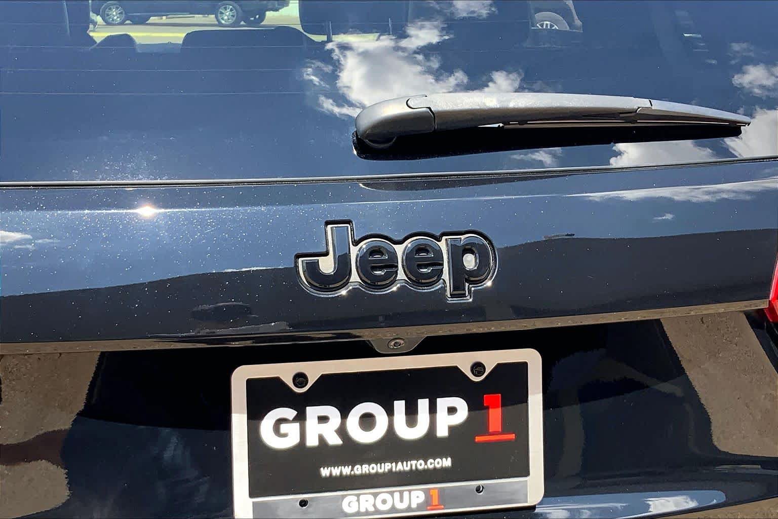 Used 2022 Jeep Grand Cherokee Laredo X RWD image 10