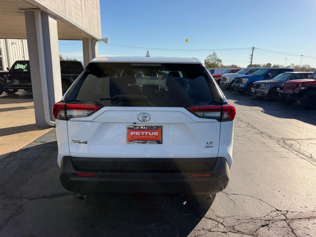 Used 2025 Toyota RAV4 LE AWD/4WD image 4