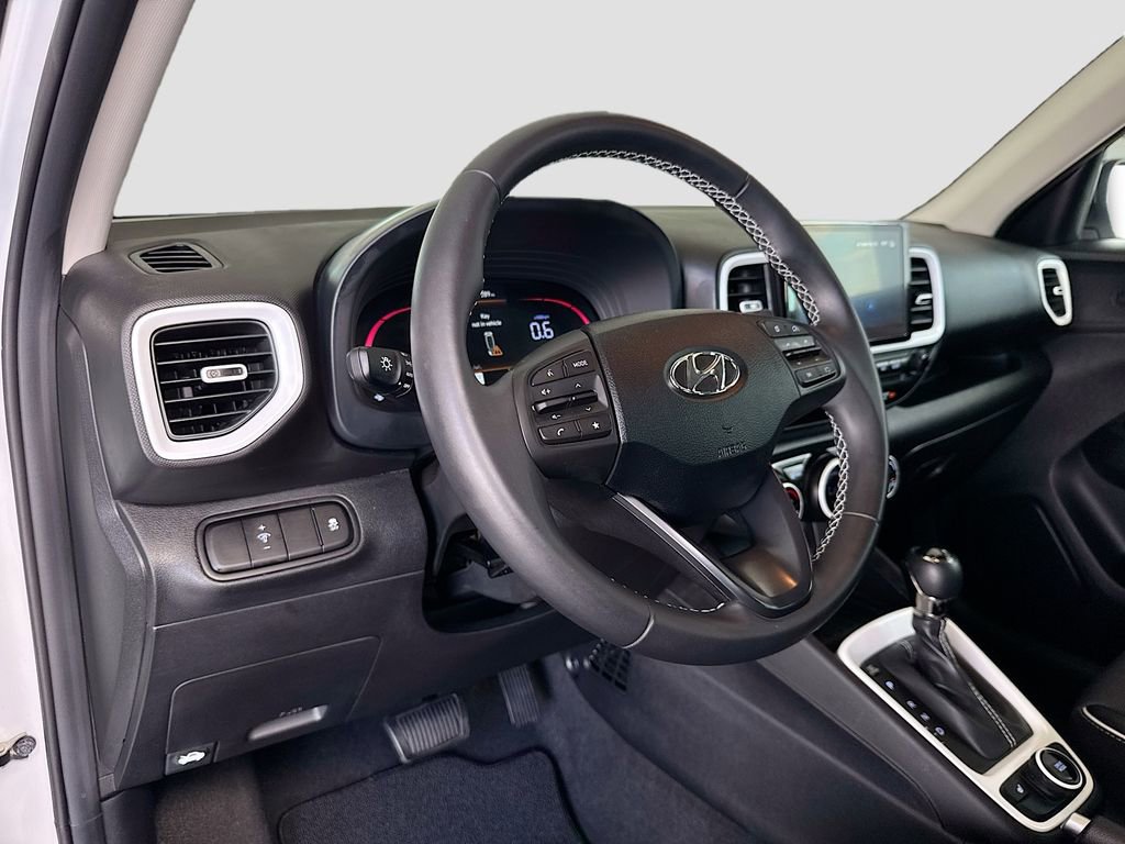Used 2024 Hyundai Venue Limited FWD image 9