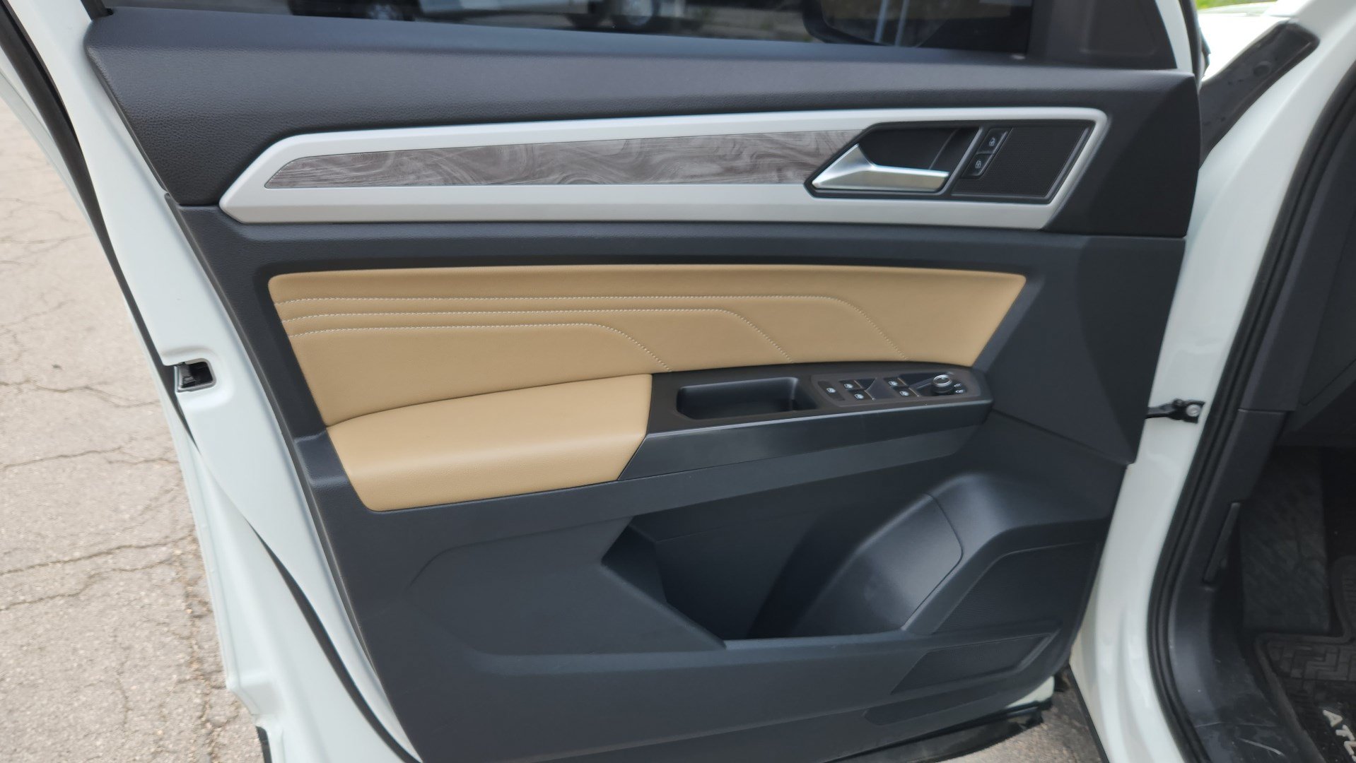 Used 2022 Volkswagen Atlas Cross Sport SE FWD image 19