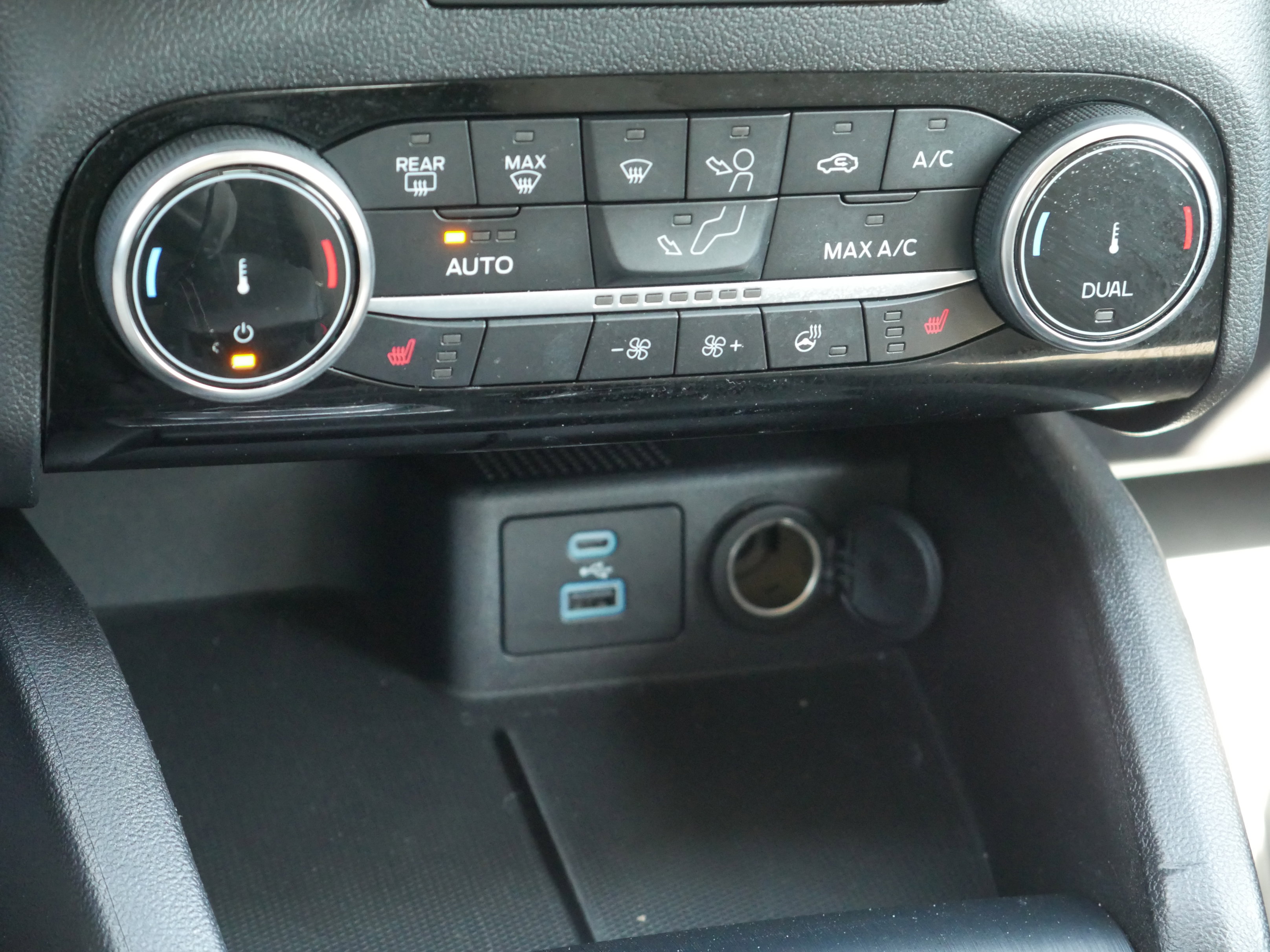 Certified 2022 Ford Escape SE w/ SE Sport Appearance Package AWD/4WD image 13