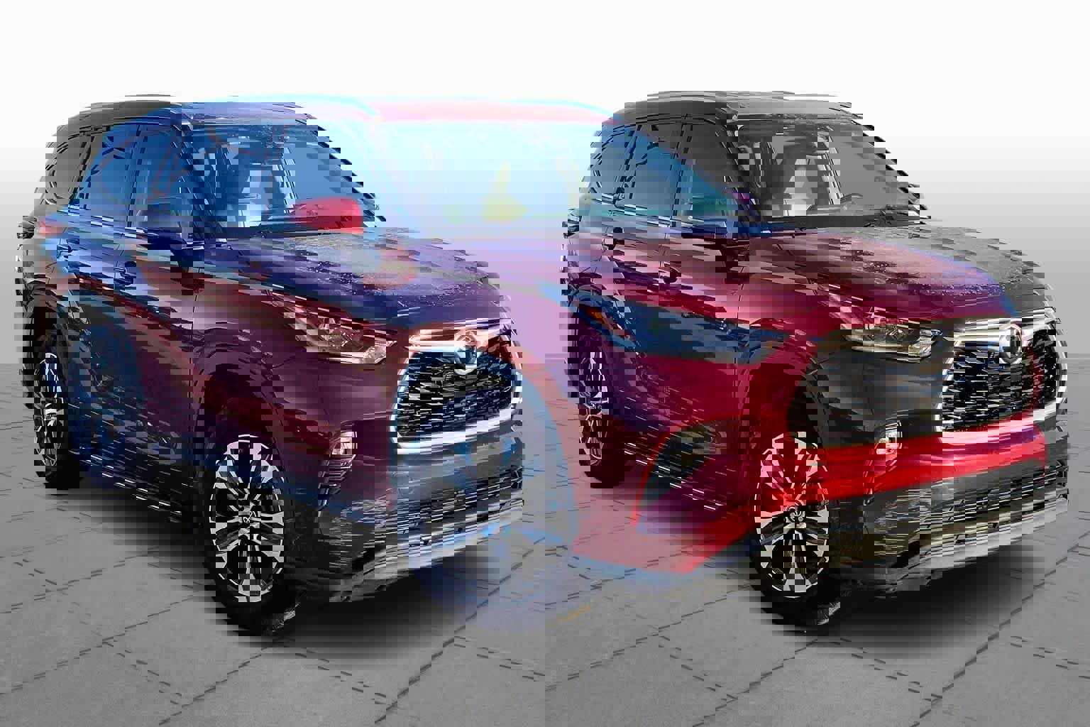 Used 2021 Toyota Highlander XLE FWD image 3