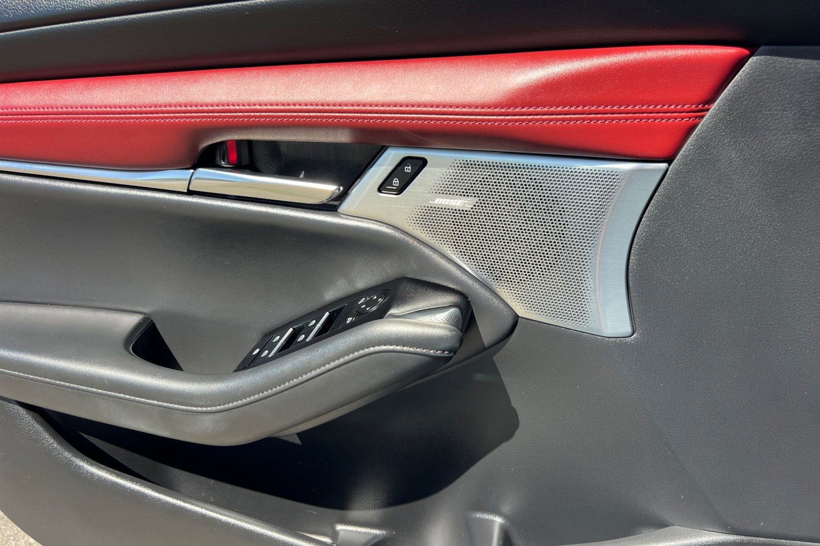 Used 2021 MAZDA MAZDA3 Hatchback w/Premium Plus Pkg image 12