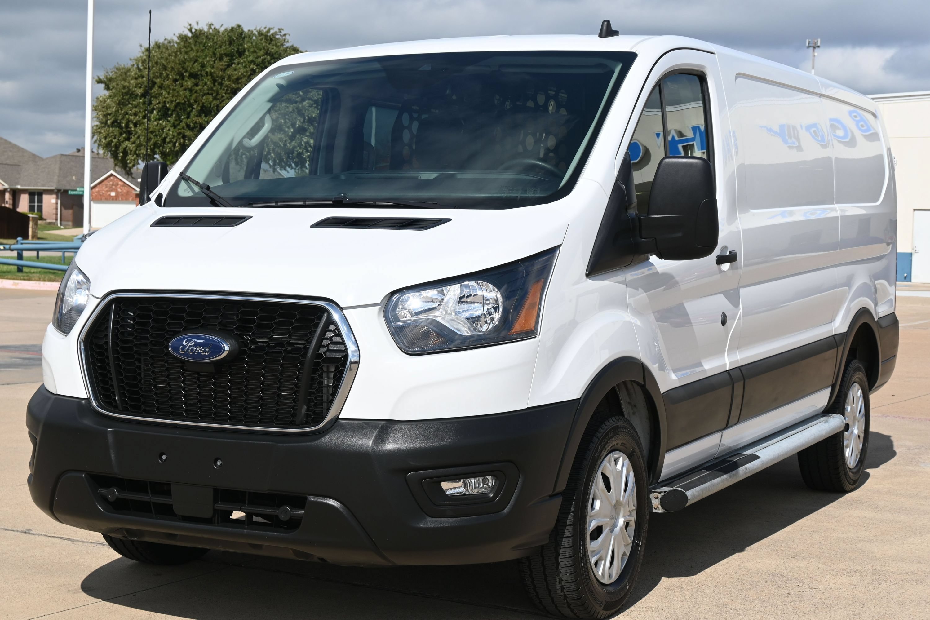 Certified 2025 Ford Transit 250 Low Roof w/ Exterior Upgrade Package RWD image 2