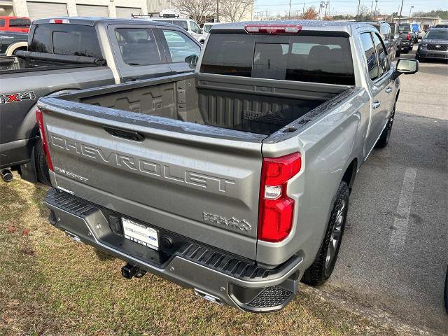 Used 2024 Chevrolet Silverado 1500 High Country w/ Technology Package image 3