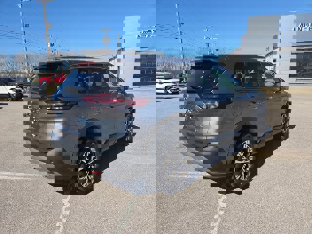 Used 2023 Nissan Rogue SV image 3