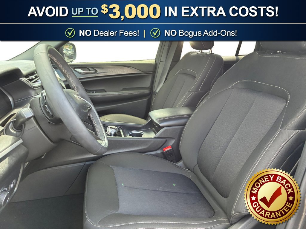 Used 2025 Jeep Grand Cherokee Laredo X AWD/4WD image 11