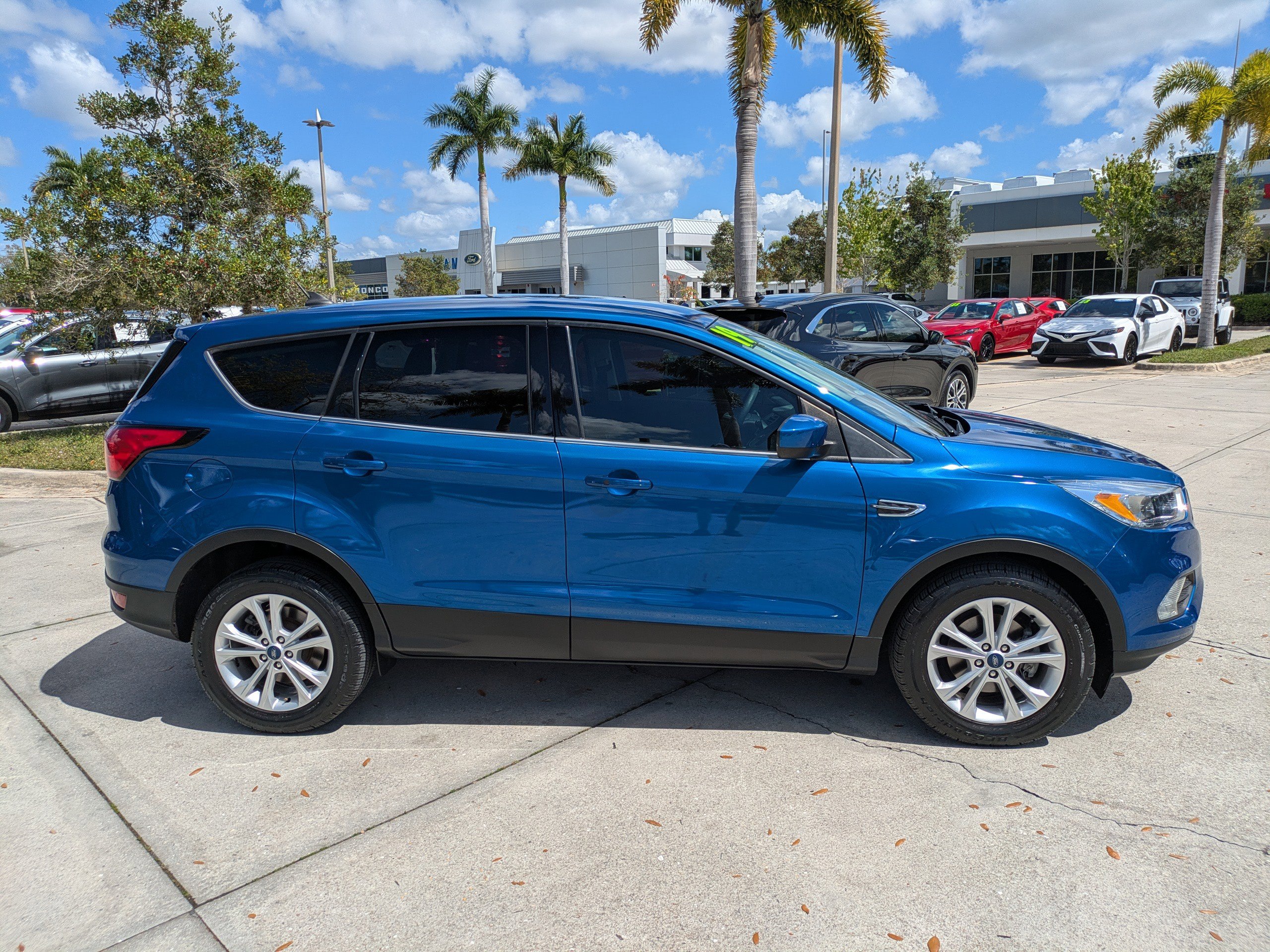 Certified 2019 Ford Escape SE FWD image 3