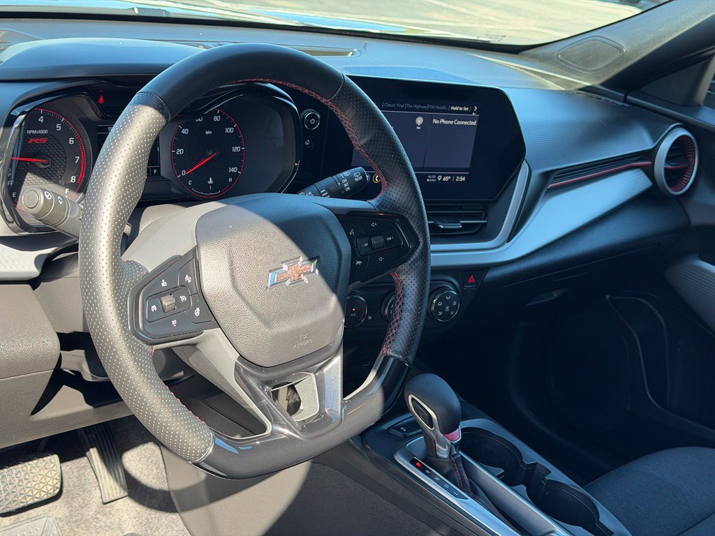 Used 2025 Chevrolet Trax RS FWD image 27
