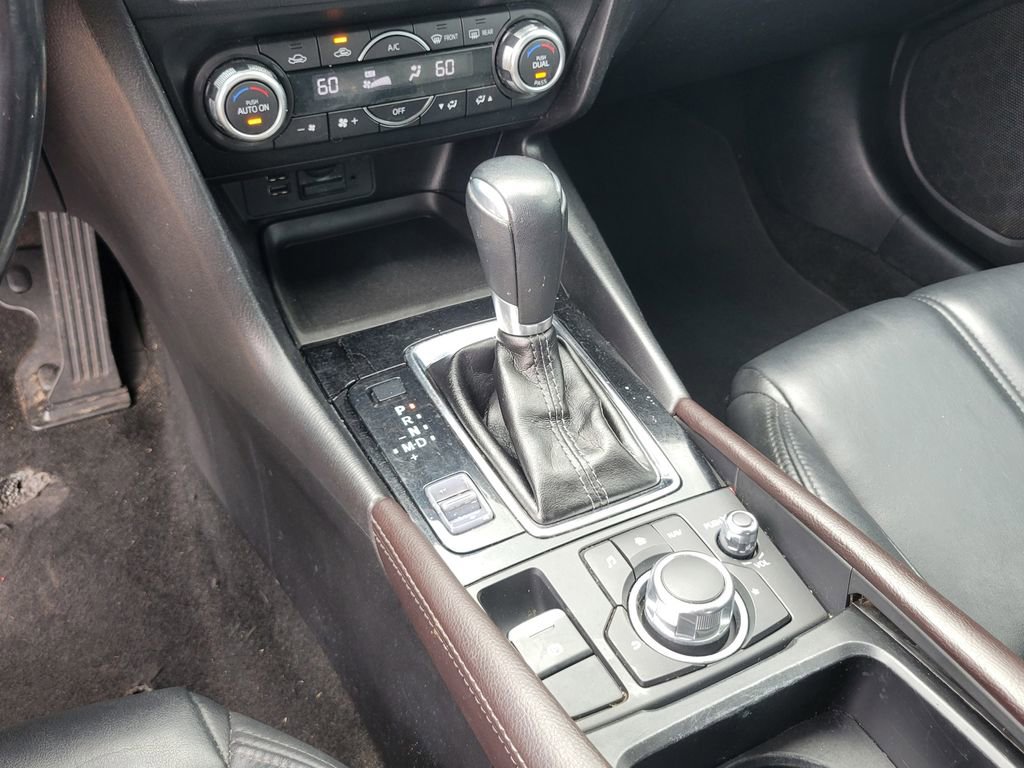 Used 2018 MAZDA MAZDA3 Touring image 28