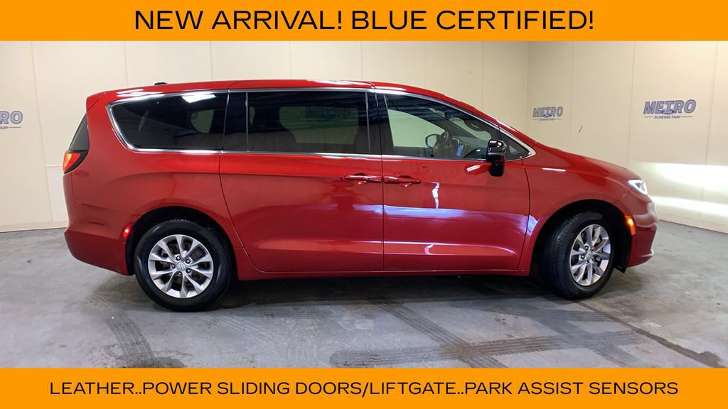 Used 2026 Chrysler Pacifica Select AWD/4WD image 2
