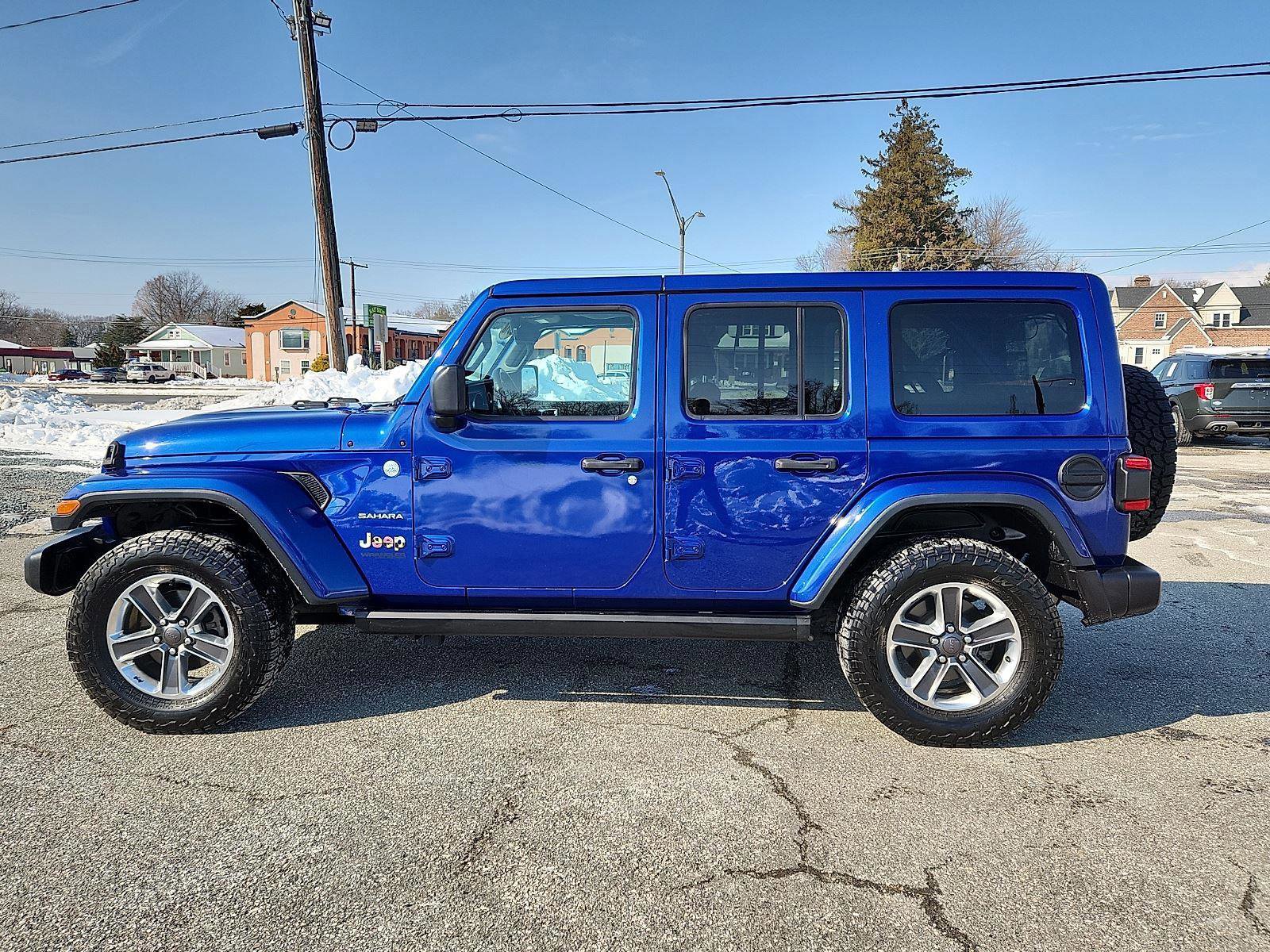 Used 2018 Jeep Wrangler Unlimited Sahara image 2