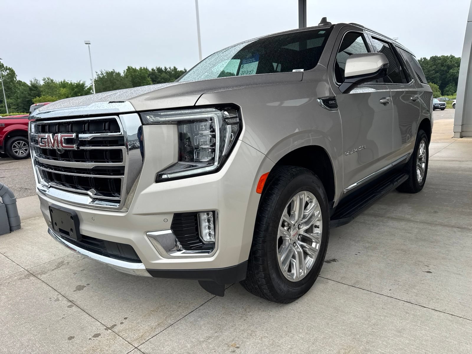Used 2021 GMC Yukon SLT w/ SLT Premium Package AWD/4WD image 3