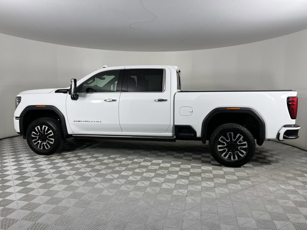 Used 2024 GMC Sierra 3500 Denali Ultimate image 2