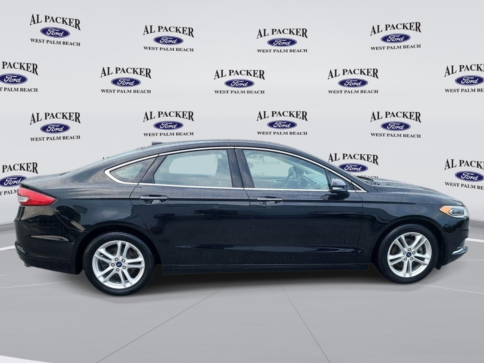 Certified 2018 Ford Fusion SE w/ Fusion SE Technology Package FWD image 3