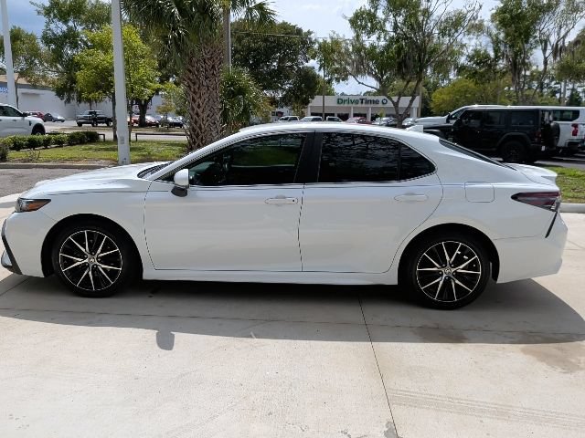 Used 2022 Toyota Camry SE FWD image 9