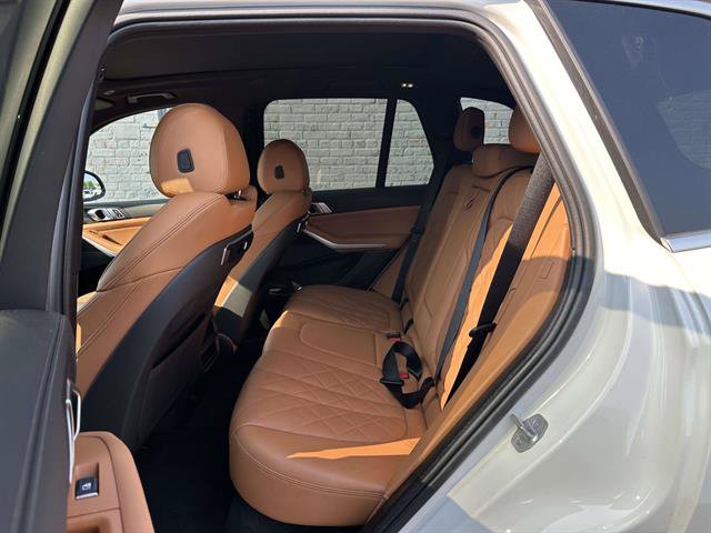 Used 2024 BMW X5 xDrive40i w/ Parking Assistance Package AWD/4WD image 24