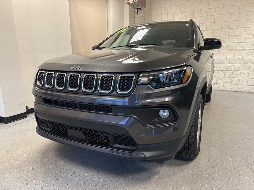 Used 2023 Jeep Compass Latitude w/ Convenience Group image 13