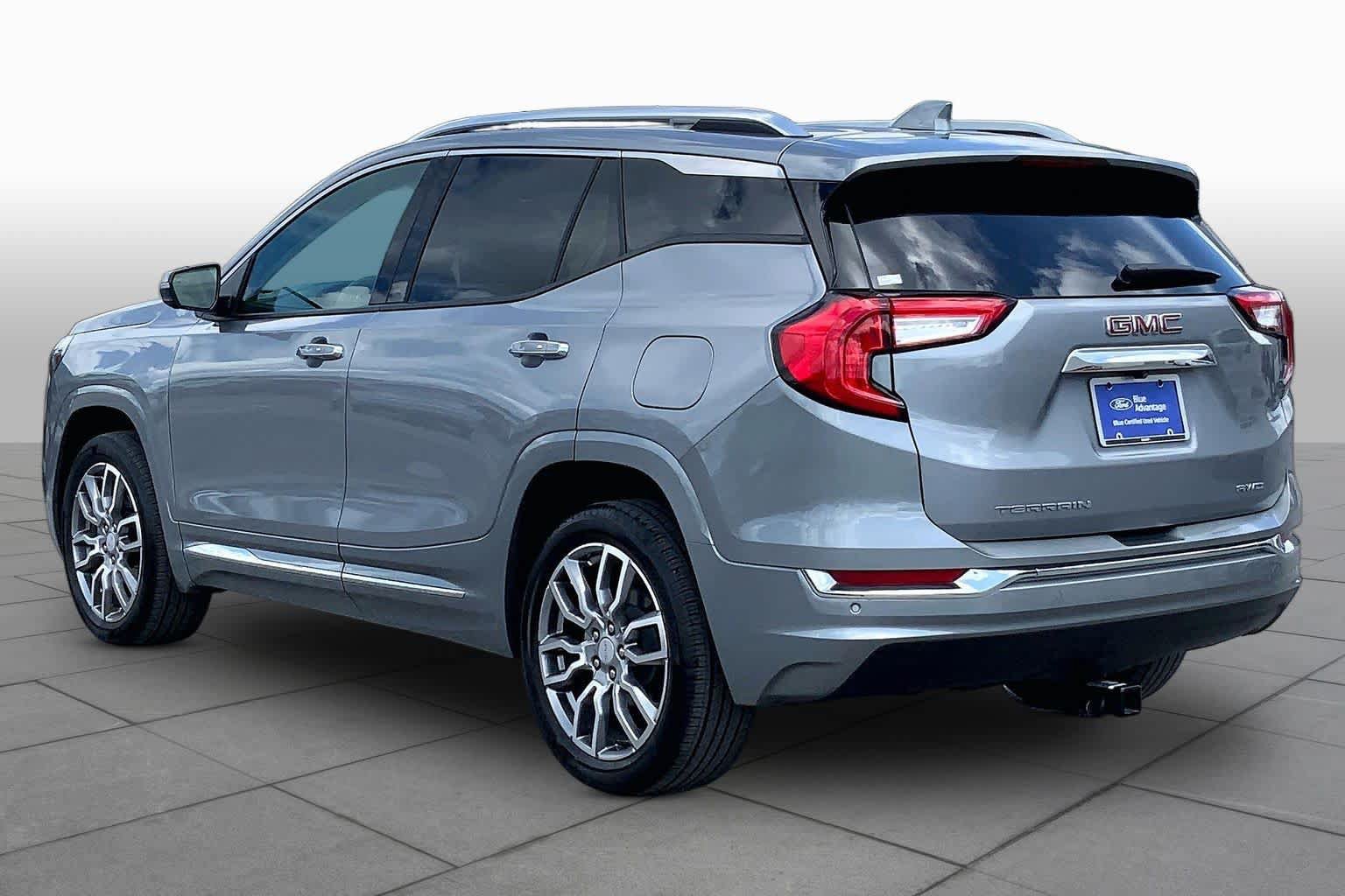 Used 2024 GMC Terrain Denali w/ Denali Premium Package AWD/4WD image 12