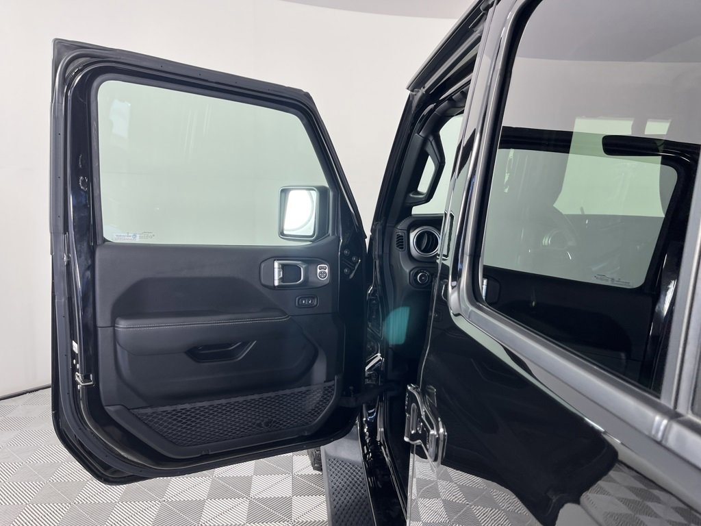 Used 2020 Jeep Wrangler Unlimited Sahara image 10