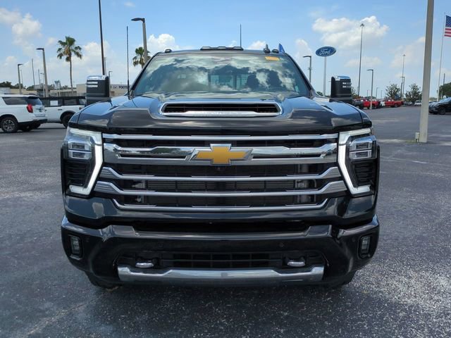 Used 2025 Chevrolet Silverado 3500 High Country w/ High Country Premium Package AWD/4WD image 3