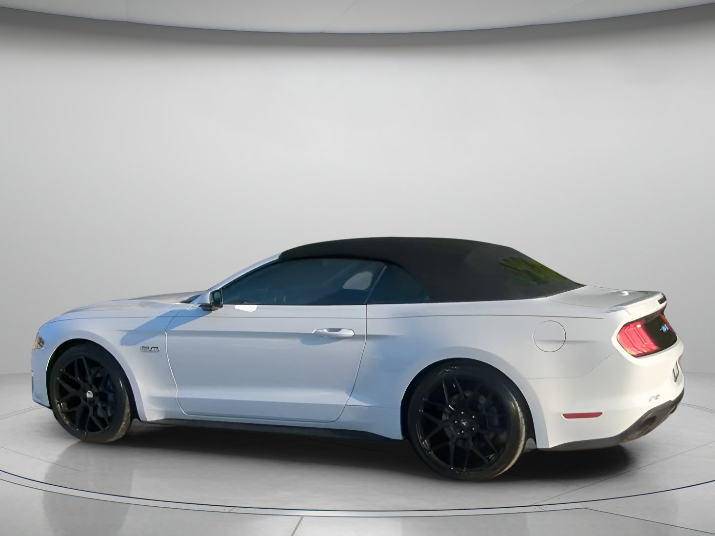 Certified 2020 Ford Mustang GT Premium w/ Equipment Group 401A image 17