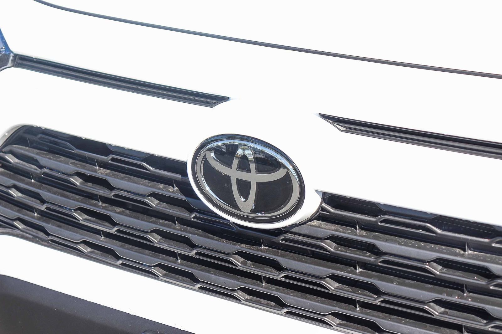 Used 2024 Toyota RAV4 XLE FWD image 11