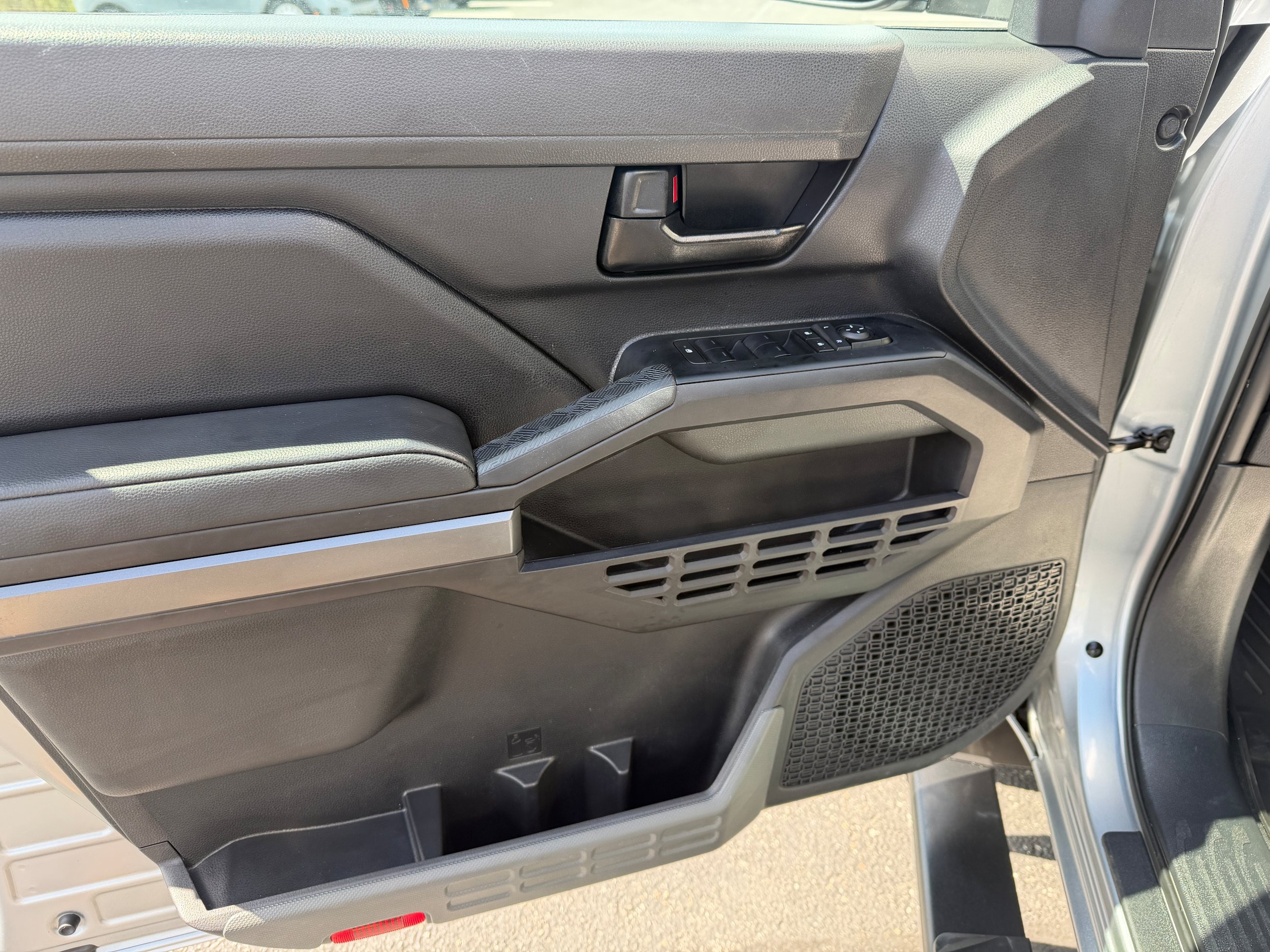 Used 2025 Toyota Tacoma SR5 AWD/4WD image 20