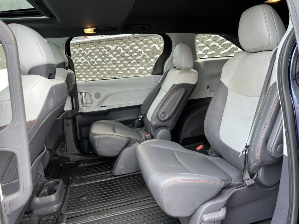 Used 2021 Toyota Sienna XSE image 5