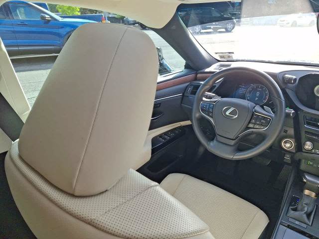 Used 2025 Lexus ES 350 w/ Premium Package FWD image 15