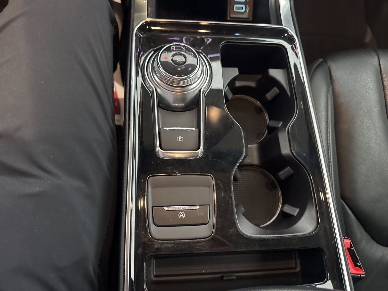 Certified 2019 Ford Edge Titanium w/ Cold Weather Package image 34