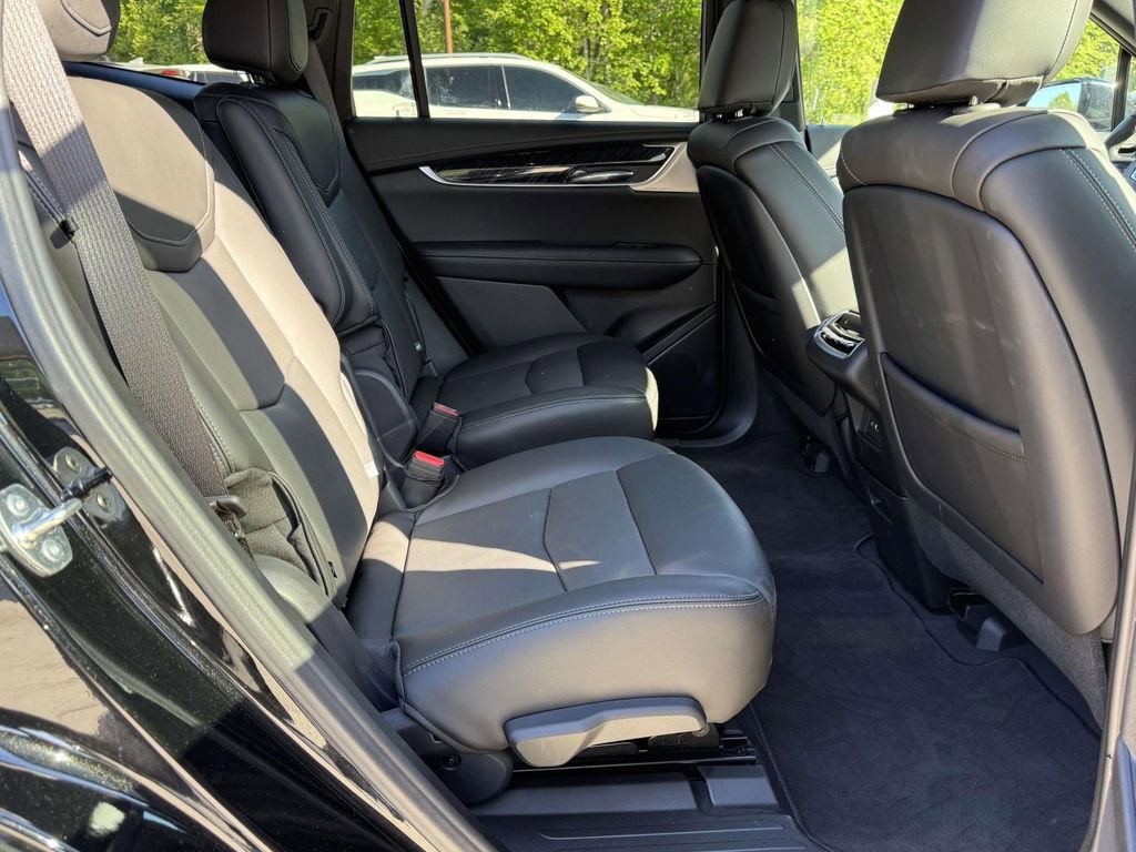 Used 2024 Cadillac XT6 Premium Luxury w/ LPO, Floor Liner Package FWD image 20