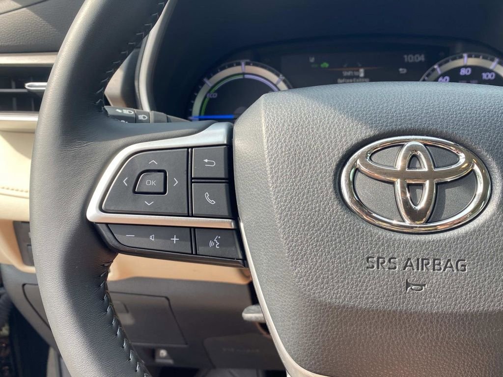 Used 2023 Toyota Highlander XLE FWD image 33