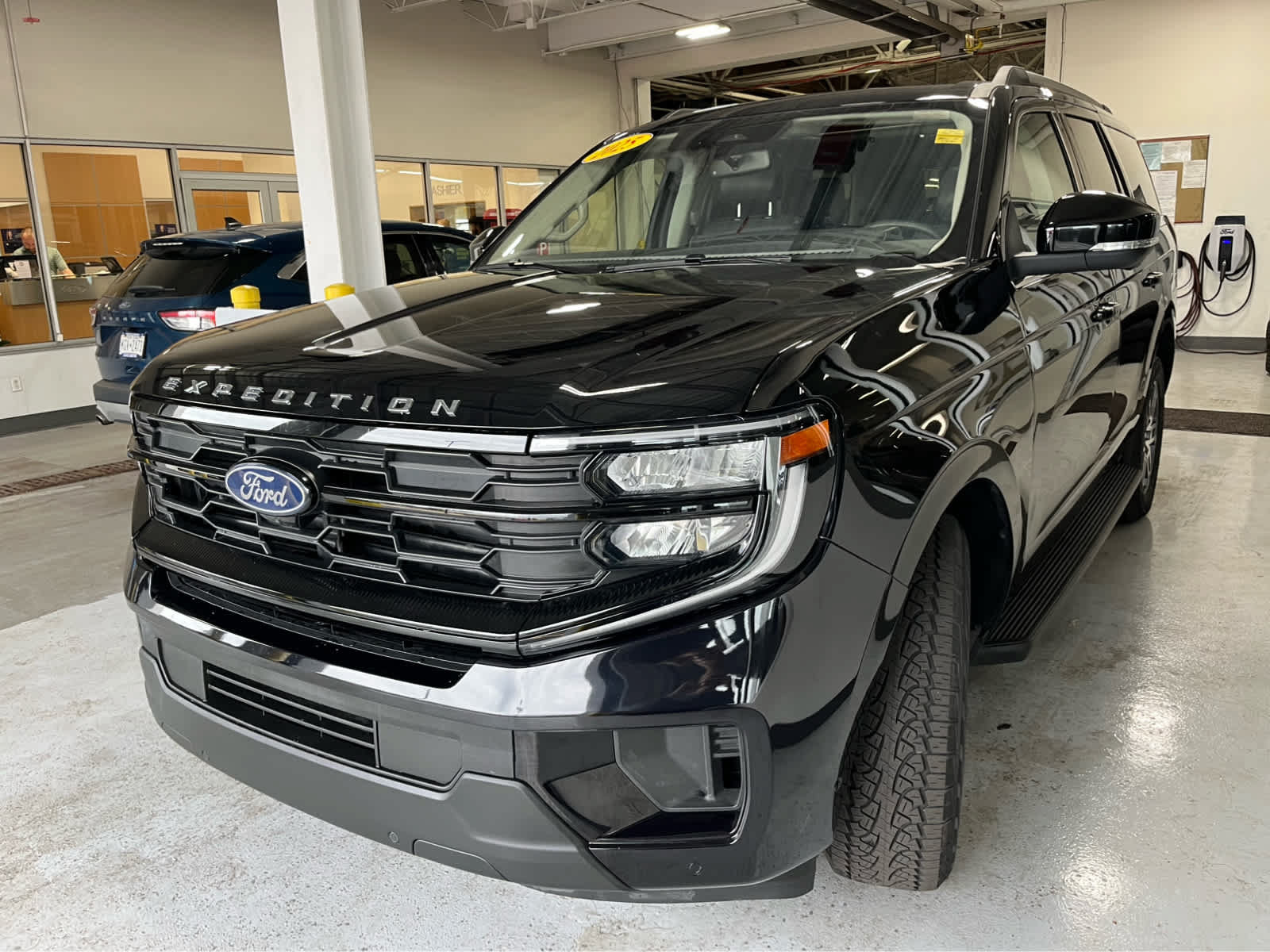 Certified 2025 Ford Expedition Active AWD/4WD image 7