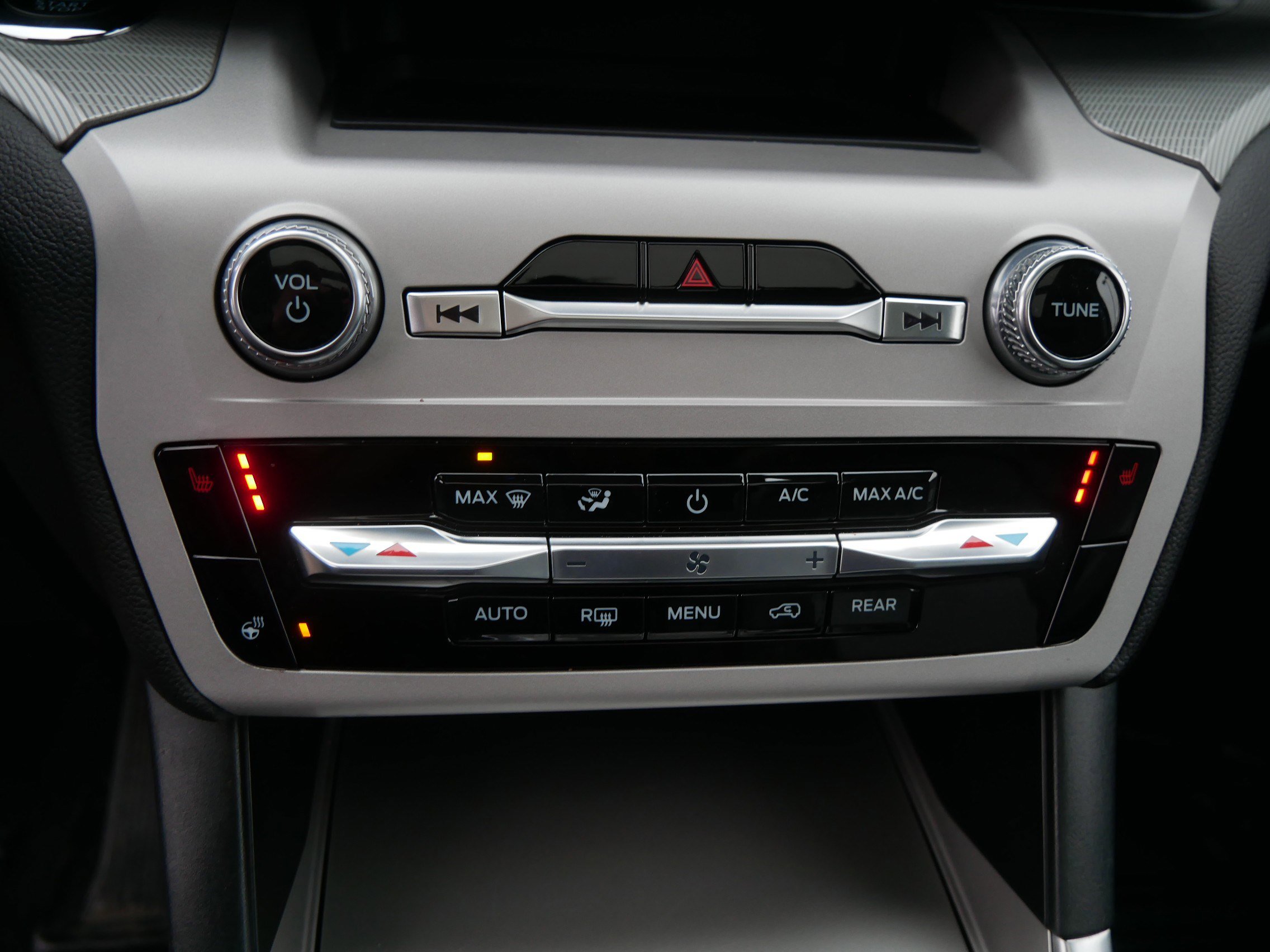 Certified 2024 Ford Explorer XLT w/ Equipment Group 202A image 23