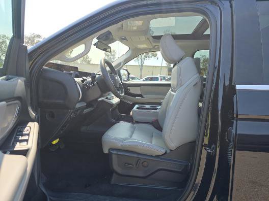 Certified 2025 Ford Expedition Active AWD/4WD image 7