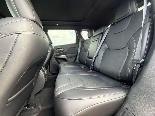 Used 2019 Jeep Cherokee Limited AWD/4WD image 19