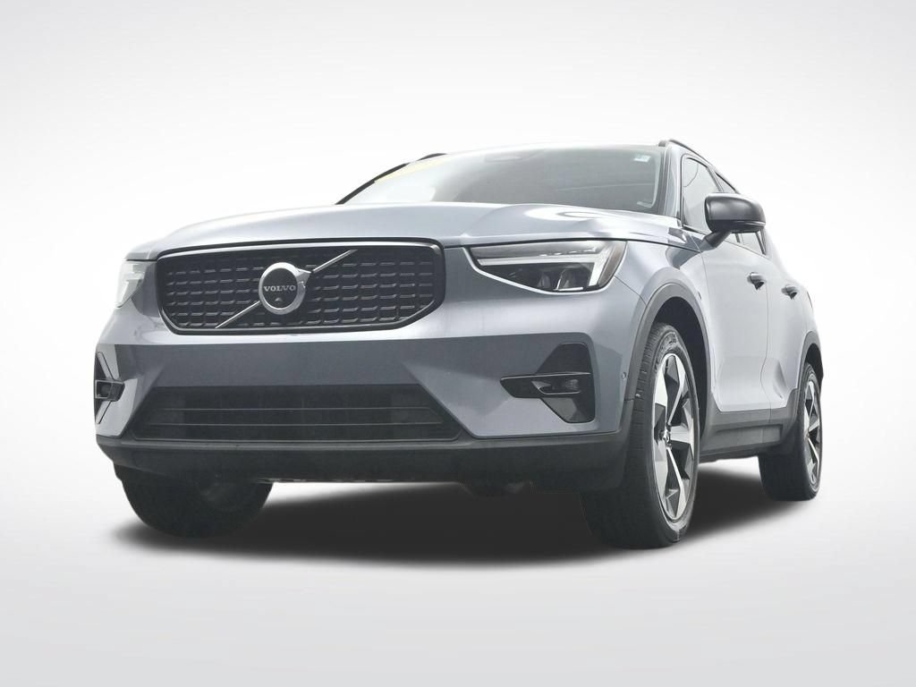 Used 2023 Volvo XC40 B4 Ultimate FWD image 38