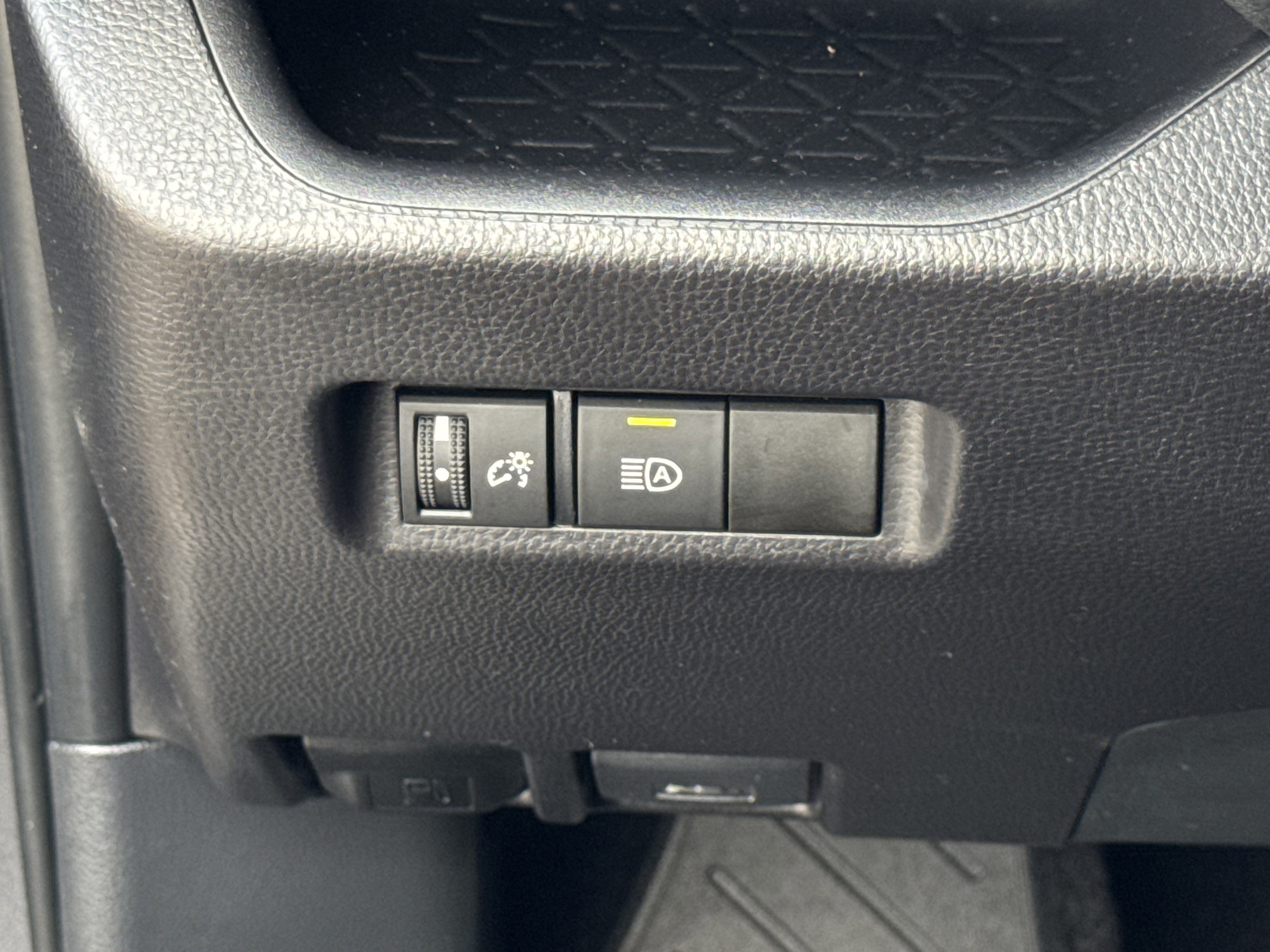 Used 2025 Toyota RAV4 XLE image 22