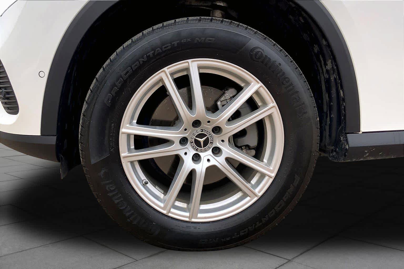Used 2025 Mercedes-Benz GLC 300 4MATIC image 11