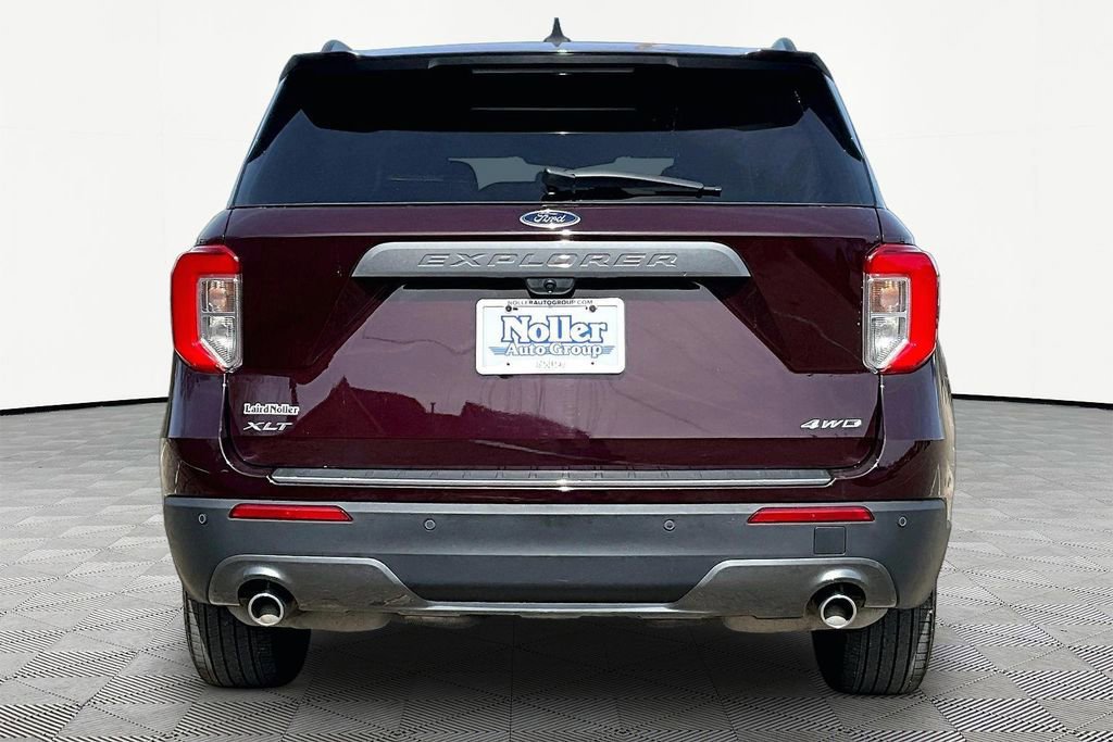 Certified 2022 Ford Explorer XLT w/ Equipment Group 202A AWD/4WD image 3