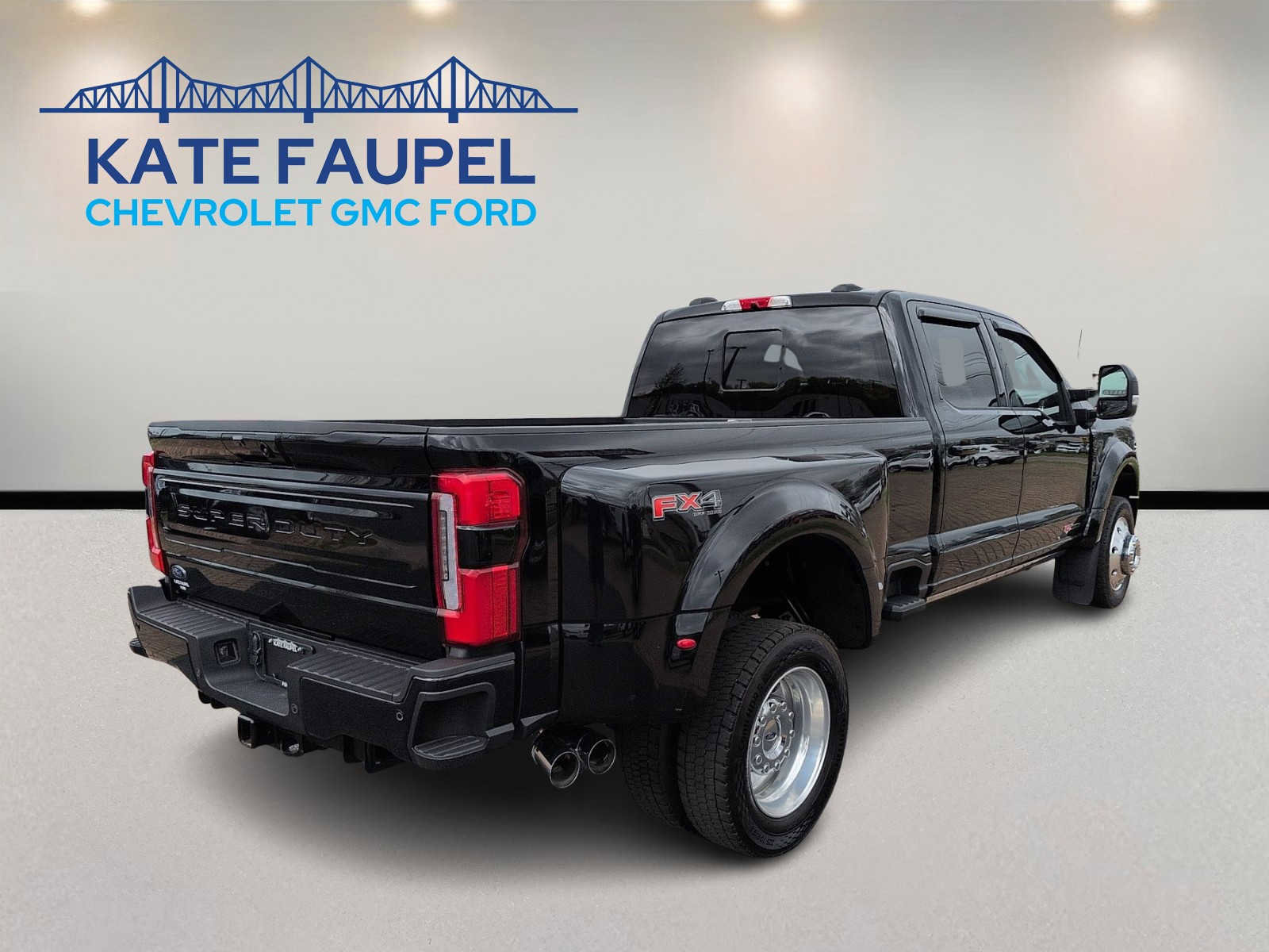 Certified 2025 Ford F450 Platinum w/ FX4 Off-Road Package AWD/4WD image 4