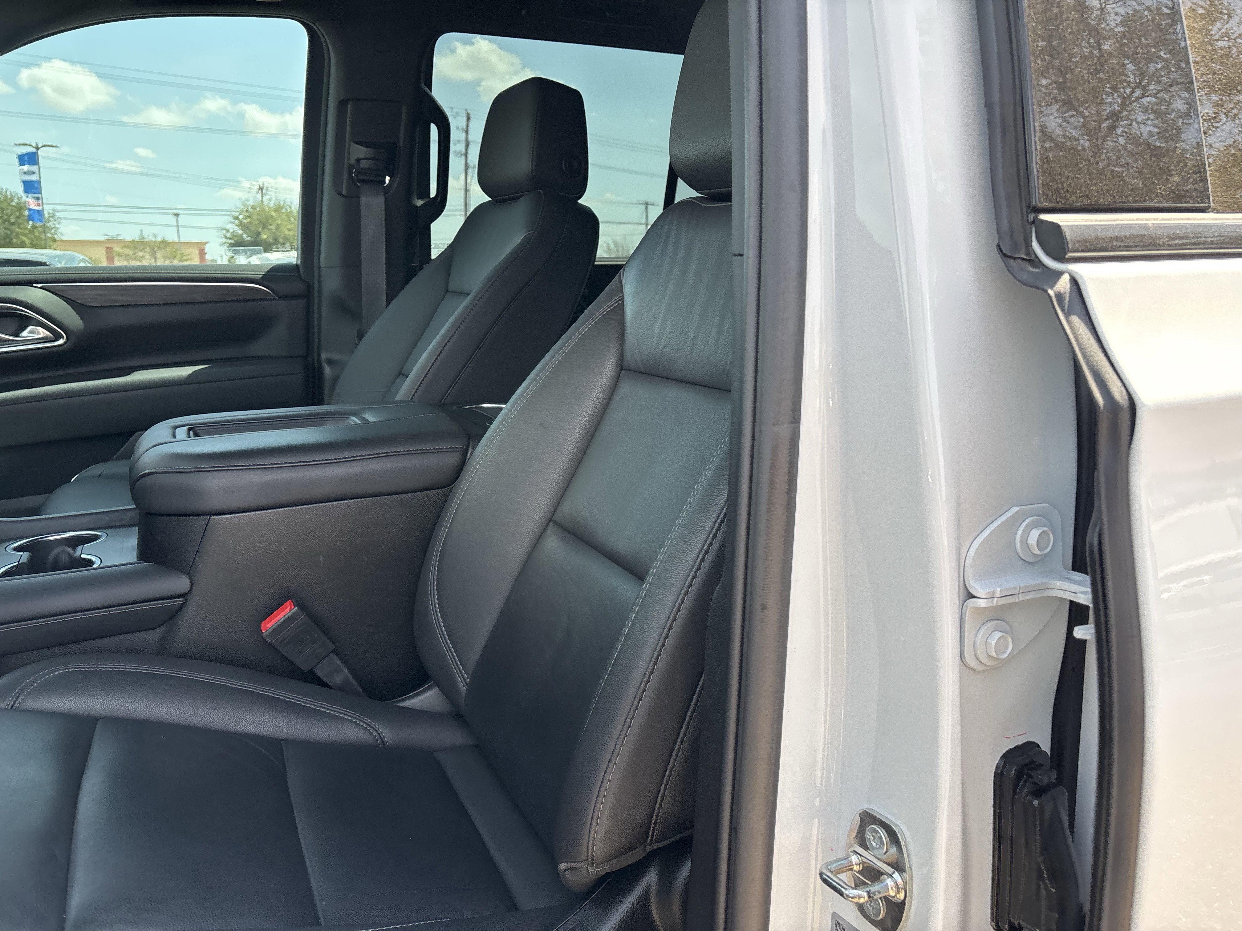 Used 2024 Chevrolet Tahoe Z71 w/ Luxury Package image 12