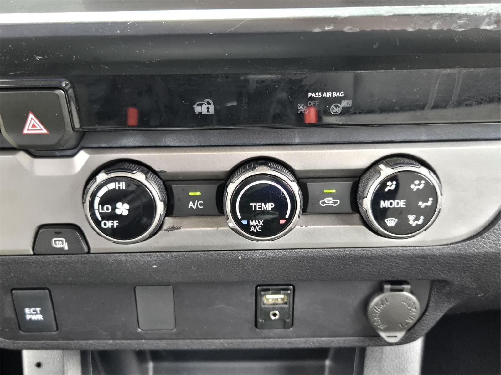 Used 2018 Toyota Tacoma SR w/ SR Convenience Package RWD image 14