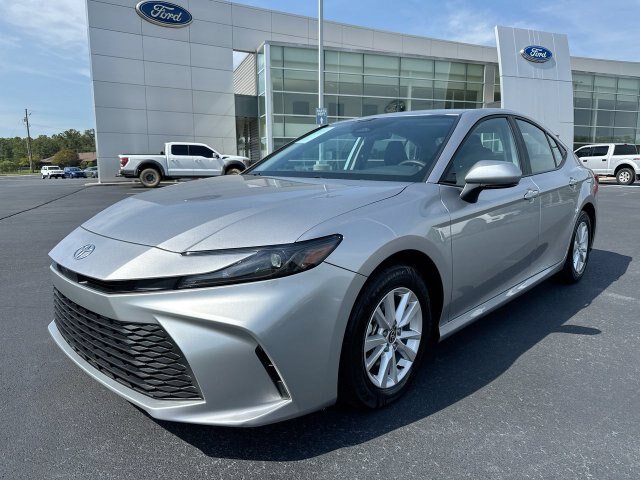 Used 2025 Toyota Camry LE FWD image 1