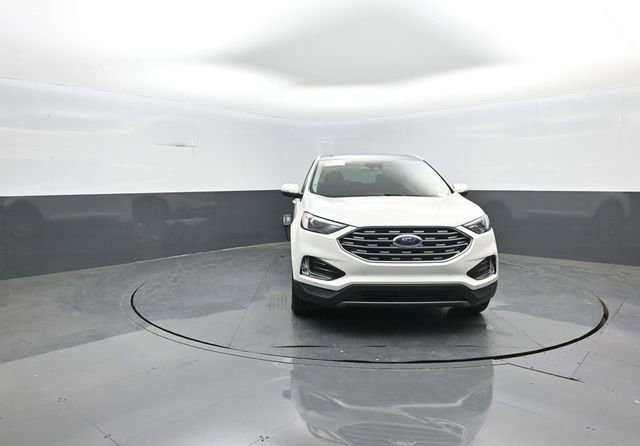 Certified 2024 Ford Edge Titanium AWD/4WD image 2